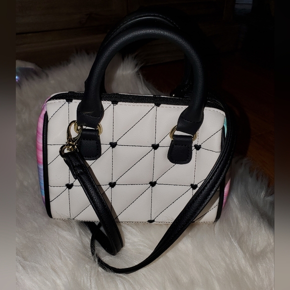 Betsey Johnson Black and White Heart Quilted Mini Bag - Picture 4 of 13